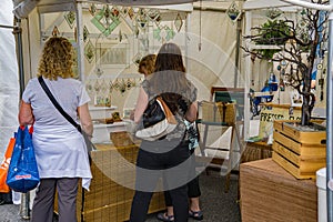 Ladies Enjoy a Stain Glass Artisan at the 60th Annual Sidewalk Art Show Ã¢â¬â Roanoke, VA